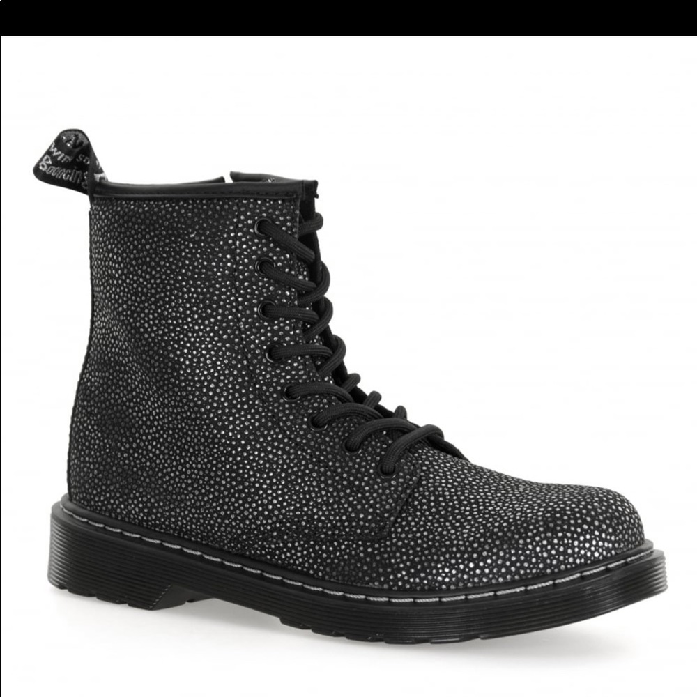 Dr Marten airwair Delaney pebble